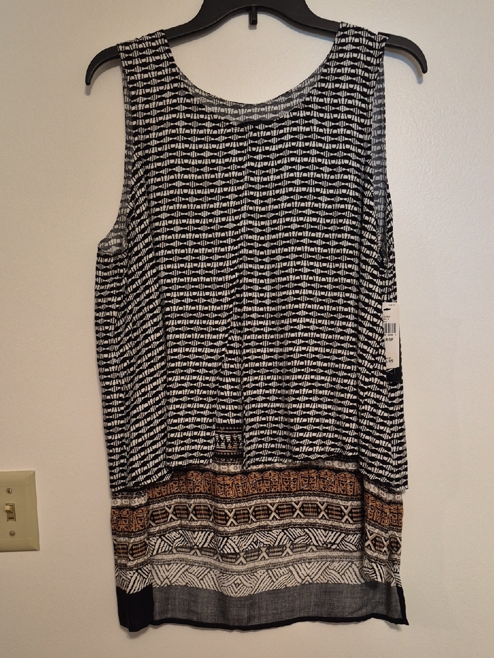 NWT AGB Black & White Patterned Tank with Brown Accent Hem SZ L